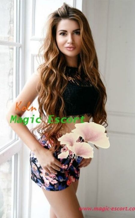 Zoya Cologne escort