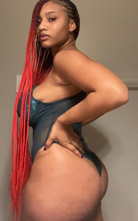 Kelly Al Ahmadi escort