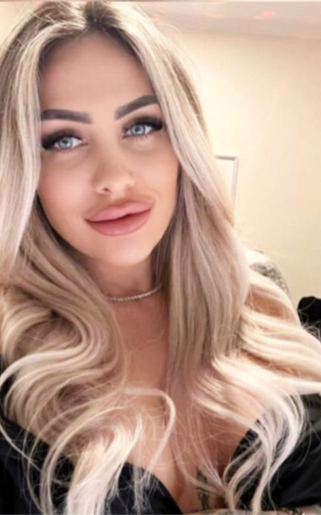 Andrea London escort