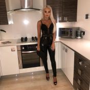 Nina Frankfurt escort