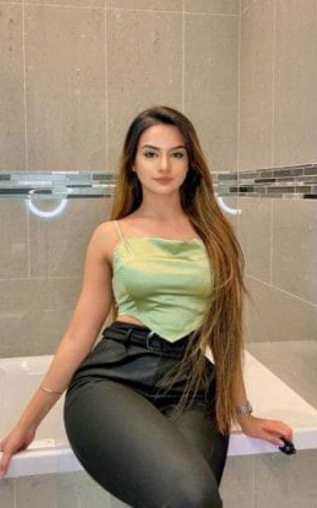Seema Delhi escort
