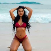 Leticia Paris escort