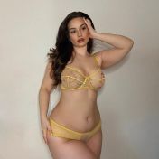 Zizi Cairo escort