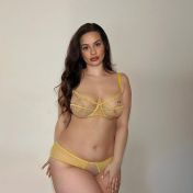 Zizi Cairo escort