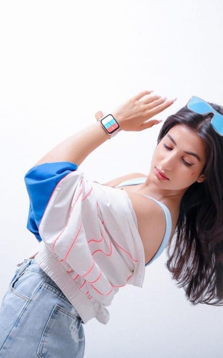 Sonali Indian girl Dubai escort