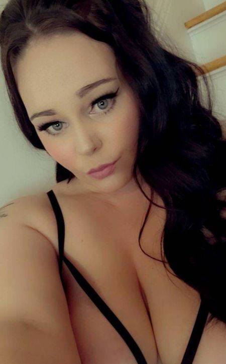 Mila Busty MILF Dubai escort
