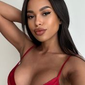 Gloria Paris escort