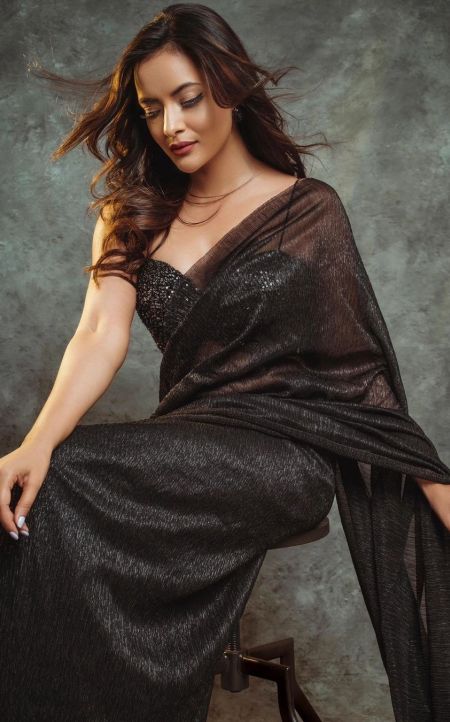 Shanzy Dubai escort