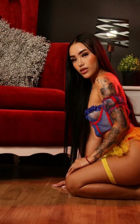 Martina Nassau escort