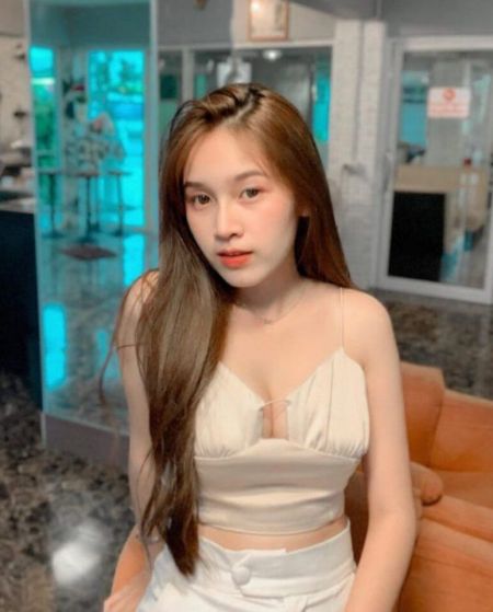 Chloe Melaka escort