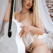 Suzanne Paris escort