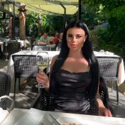 Elli London escort