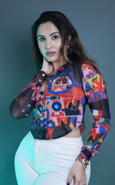 Maryam Khan Singapore escort