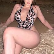 Oksi Dubai escort