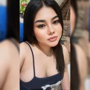 Lucy Manama escort