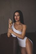 Molly Dubai escort