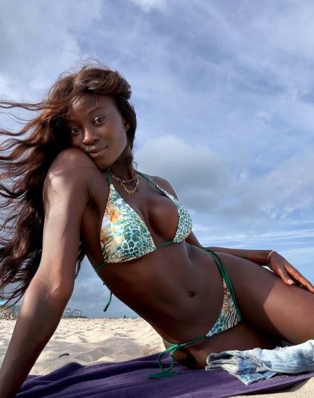 Rose for Nasty fuck Dubai escort