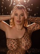 Suzanna Paris escort