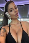 Simran Dubai escort
