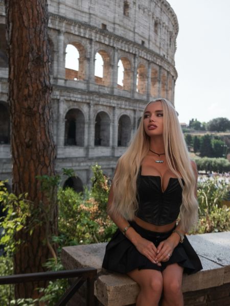 Julie Roma escort