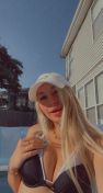 Yvette Faro escort