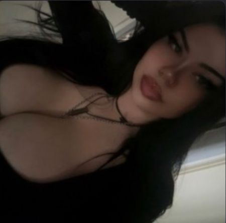 Lilly Angeline Manama escort