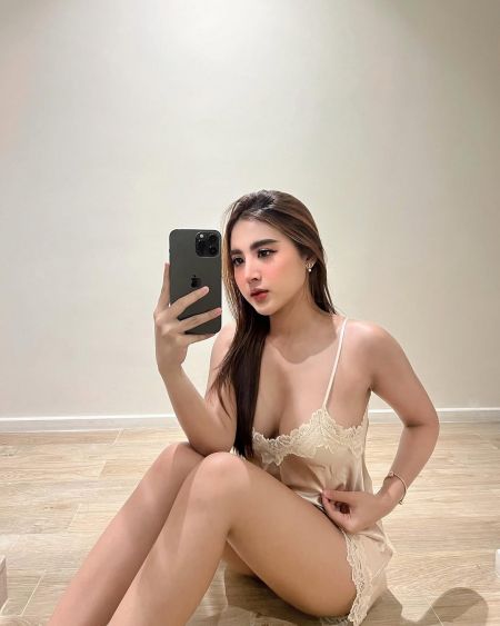 Clara Bali escort